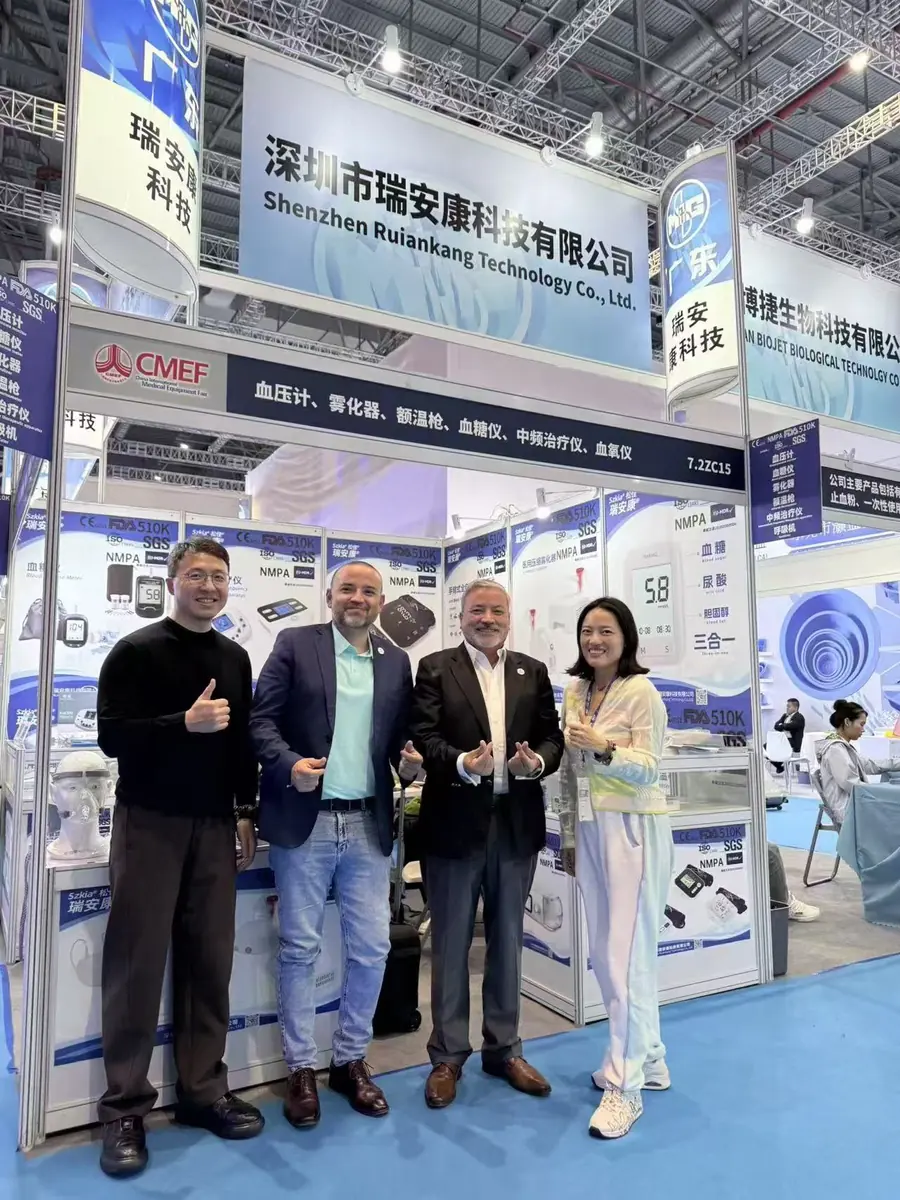Ruiankang team and visitors in front of the booth at CMEF